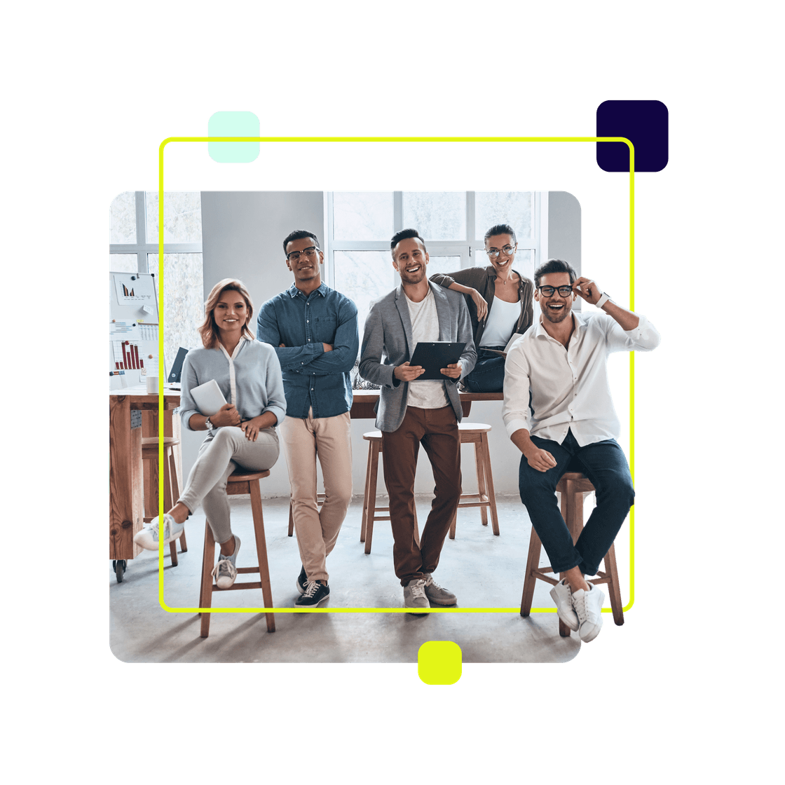 Gruppe von 5 Leuten im Office, lächeln in die Kamera